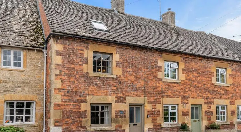 Poppy Cottage - Image 1