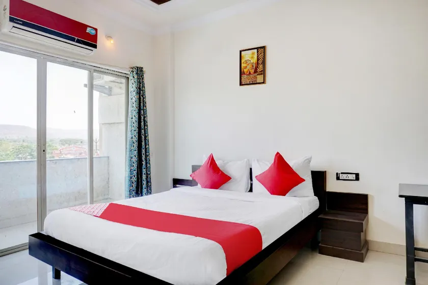 OYO 39728 Hotel Surya - Image 1