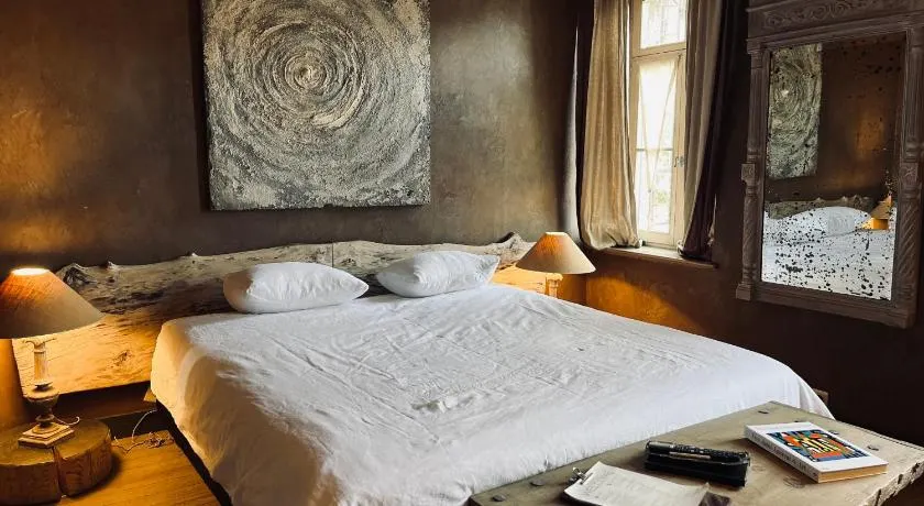 Édouard Garden Café Guest Room - Image 1