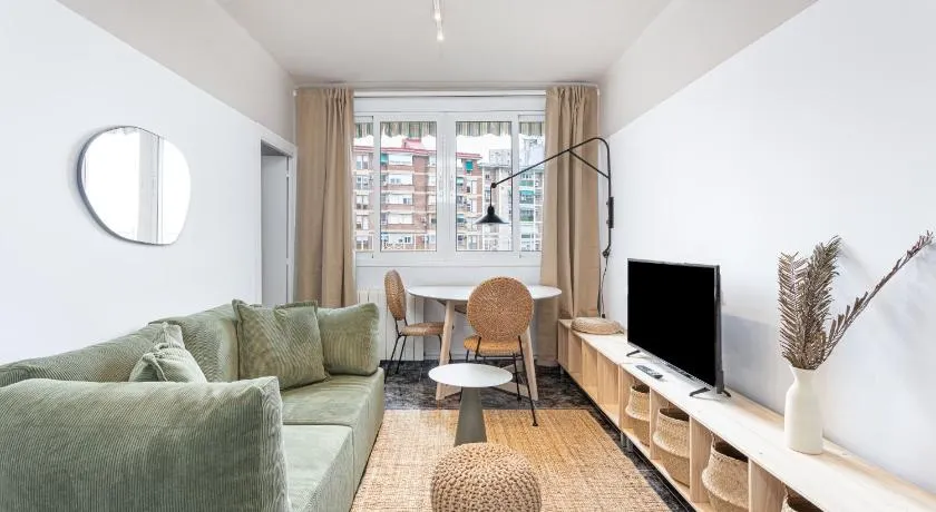3 Bdr Apt In Cornella 5 Mins Form The Metro - Image 1