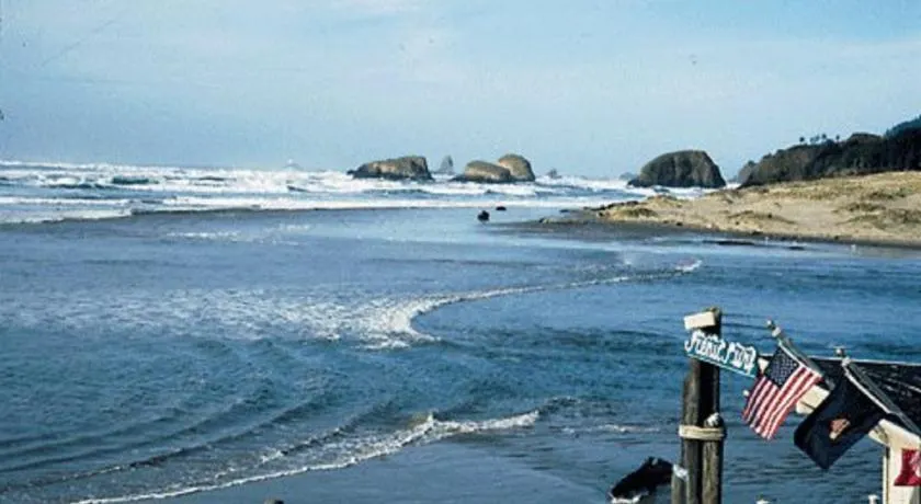 Webb's Scenic Surf - Image 1