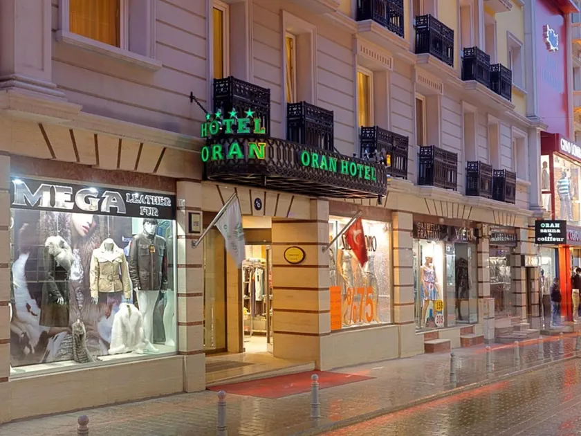 Oran Hotel - Image 1