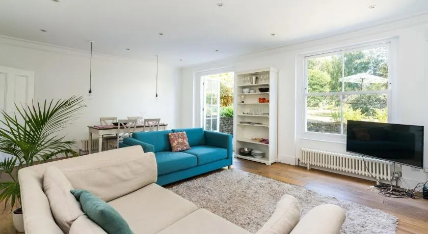 Fantastic 3 Bedroom Flat West Hampstead - Image 1