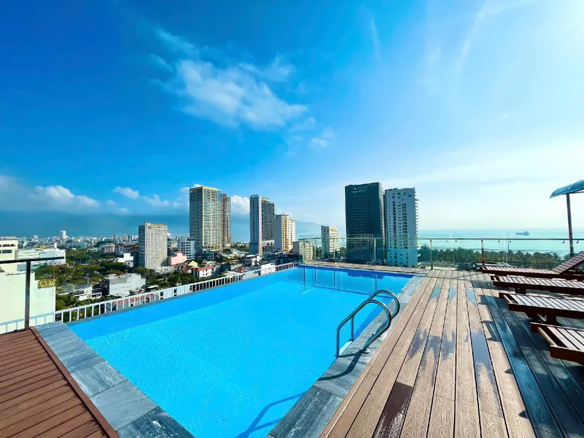 Royal Beach Hotel - Image 1