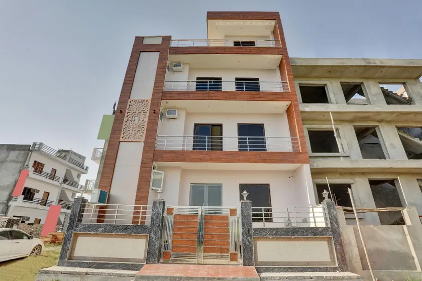 Collection O Raksha Inn Near PVR Ansal Plaza Greater Noida - Image 1