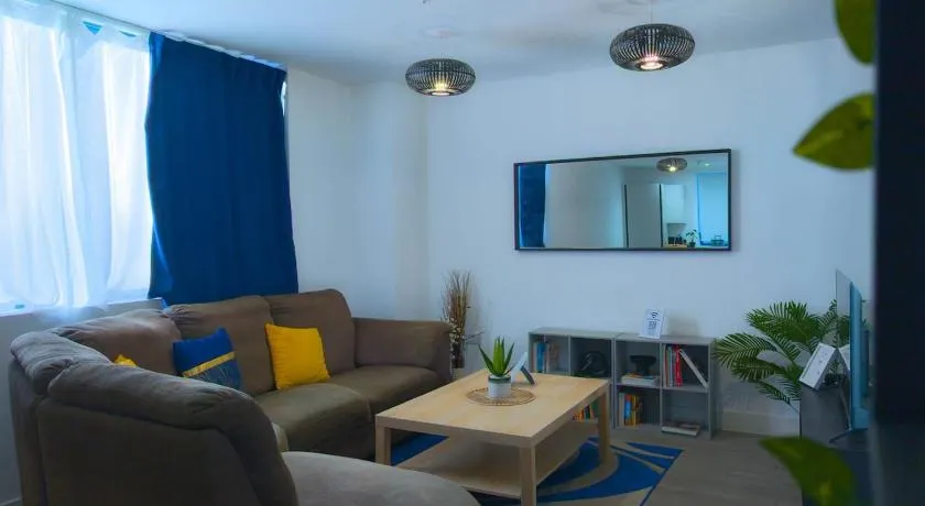 Hemel Apartments - Lilac Luxe - Image 1