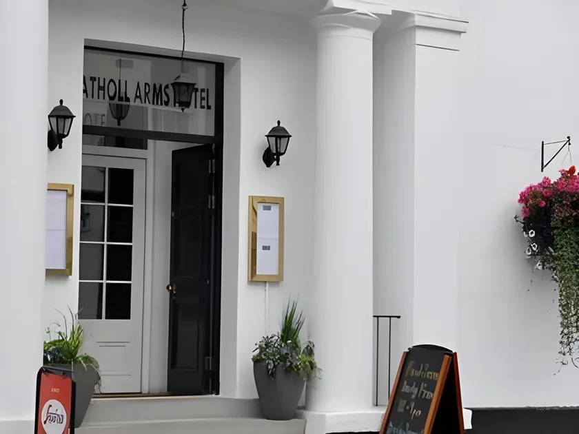 Atholl Arms Hotel - Image 1
