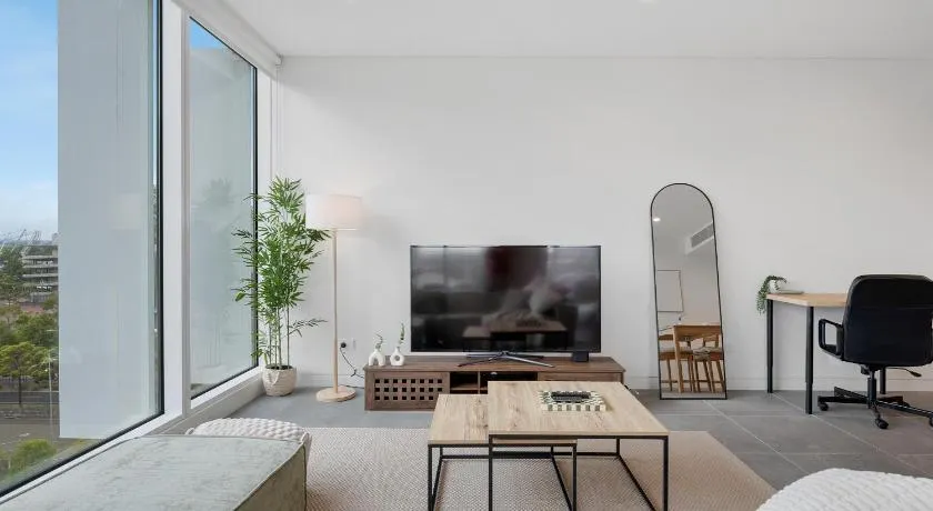 Modern Getaway with Stunning Accor Stadium Views - Image 1