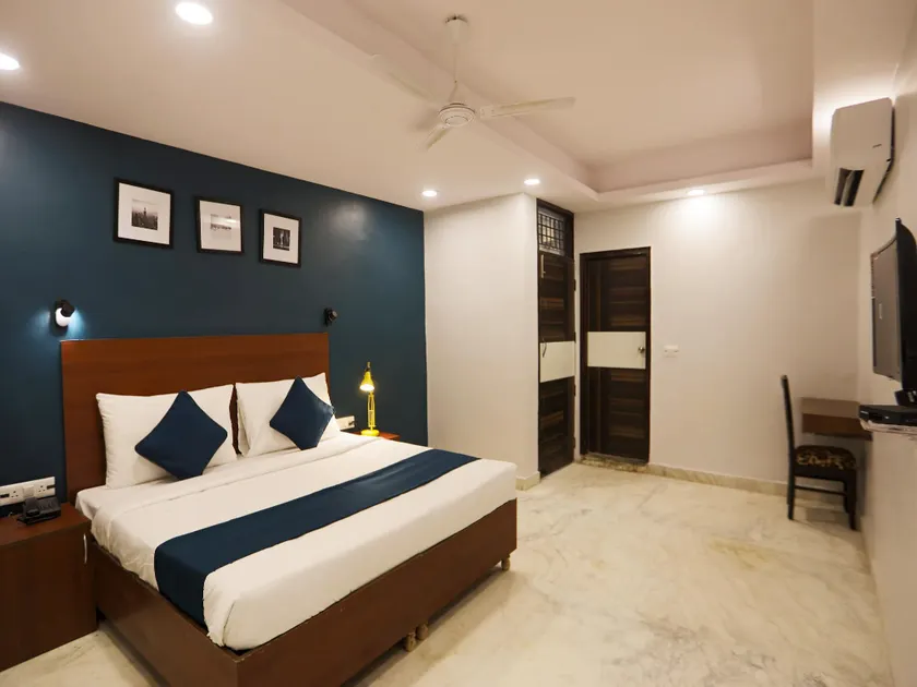 HOTEL SILVERKEY NEAR LIC BUILDING MAIN RD KHODA NEXT TO SHYAM OIL - Image 1