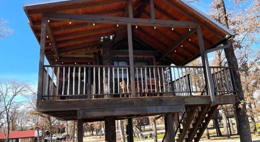 Meadowlark Treehouse 15 MIN to MagnoliaBaylor - Image 1