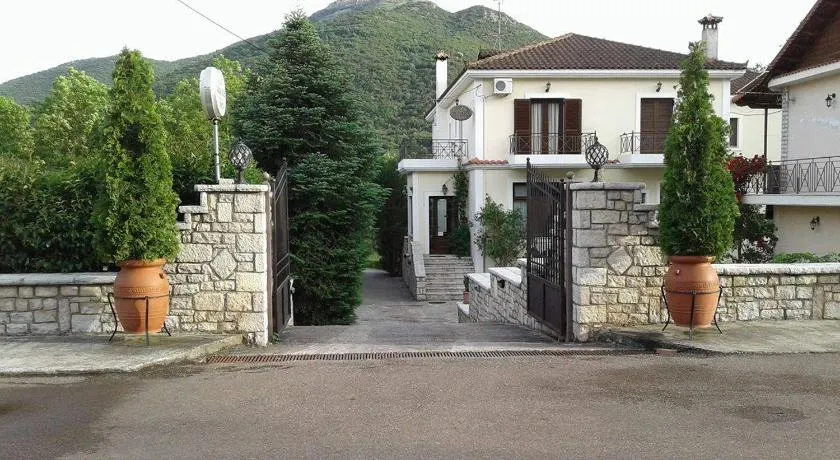 Aroanios Hotel - Image 1