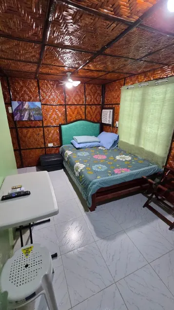 Sunny Shores Green Room - Image 1