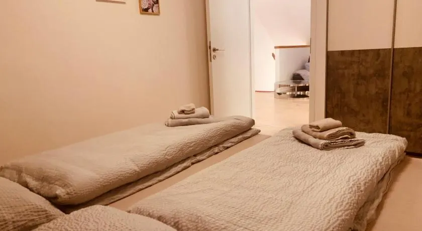 FELIX LIVING 3, Doppelbett, Parkplatz, ruhig & praktisch - Image 1