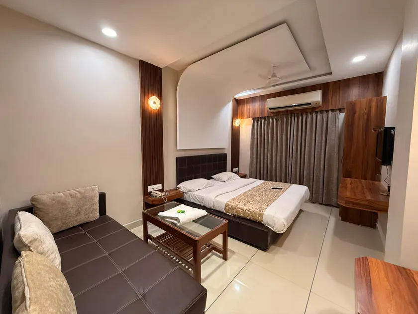 HOTEL SAMAY , FREEGANJ UJJAIN - Image 1