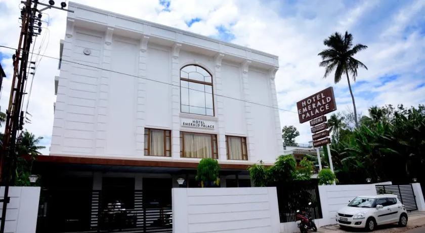 HOTEL EMERALD PALACE - Image 1