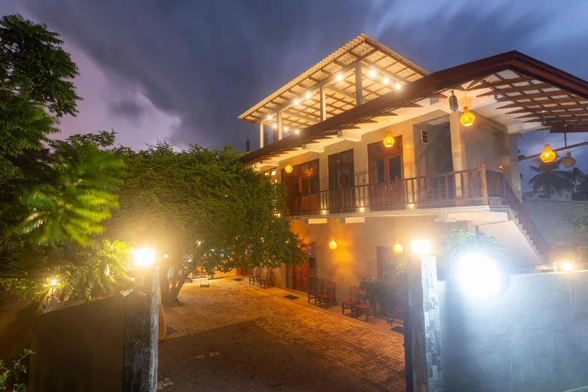 Mich's Surf Villa & Hostel - Image 1