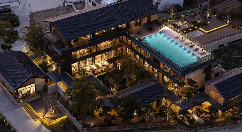 cloud retreat·half an ocean hotel - Image 1