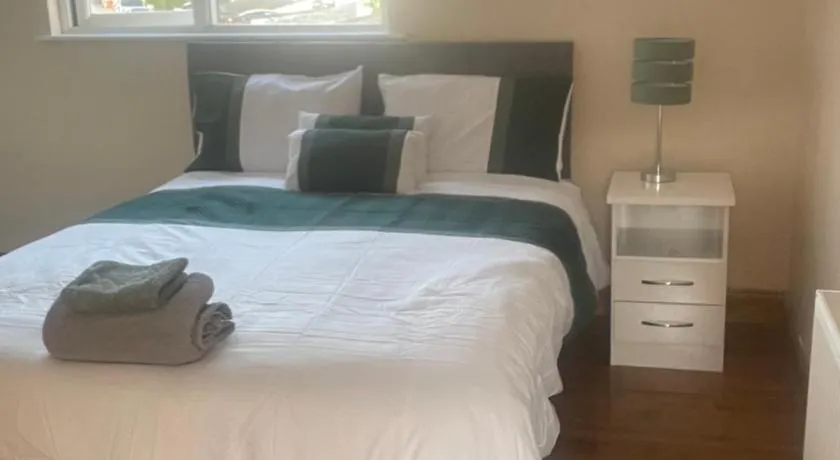 City Centre Rooms with Private Parking - Image 1