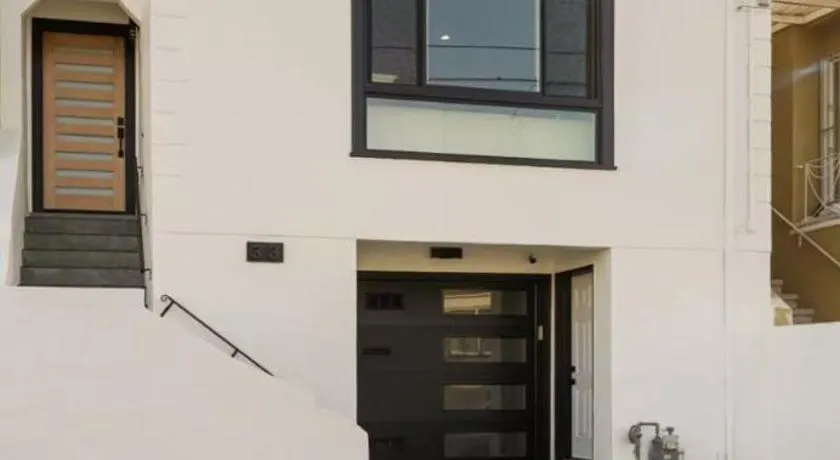 Modern 2BR Driveway Parking Pet Friendly nearby ocean - Image 1