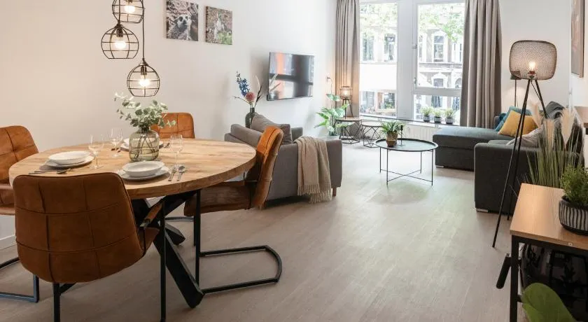 Prime Location apt w wifi & near poppodium 013 - Image 1