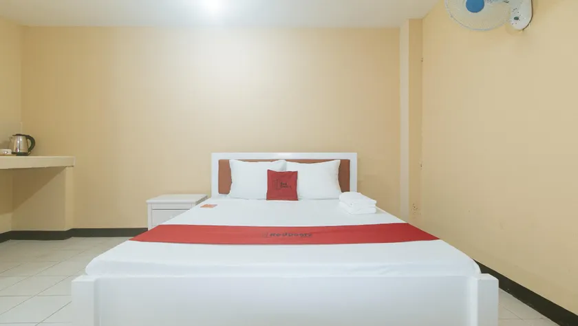 RedDoorz at MUBG Apartelle near Baclaran Church - Image 1