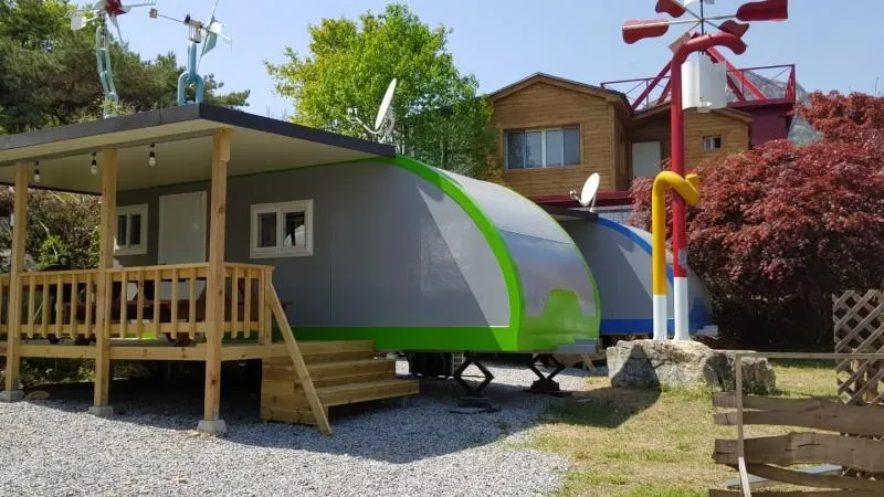 Baramheunjeok Glamping Caravan - Image 1