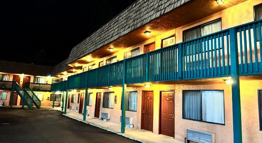 Federal Way Motel - Image 1