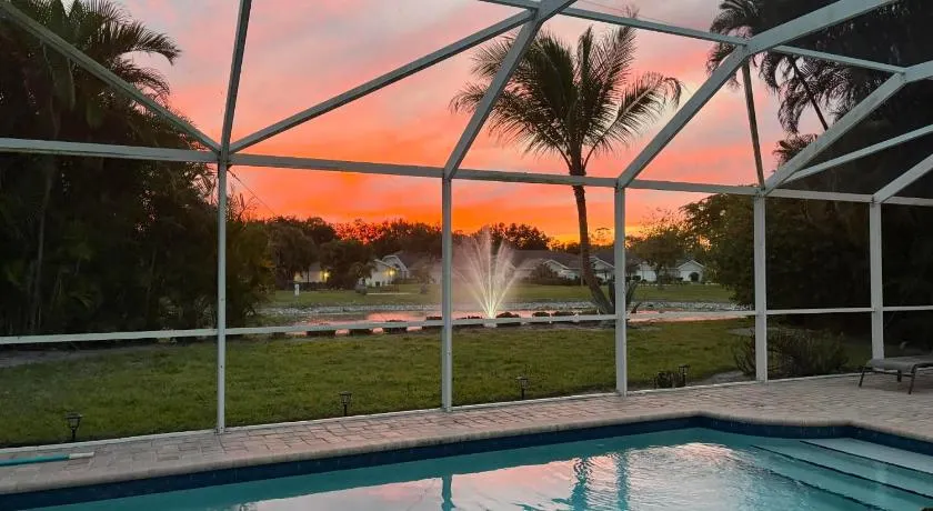 Crown Pointe Wohnanlage in Naples, beheizter Swimmingpool - Image 1