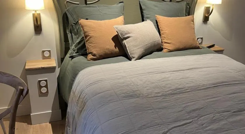 Maison Baudry Bethune - Bedroom - Image 1