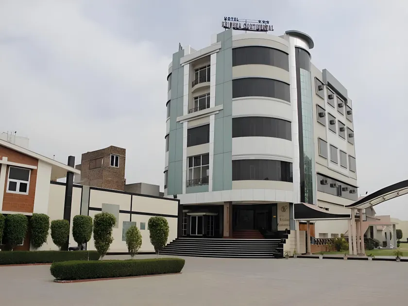 Hotel Krishna Continental - Image 1