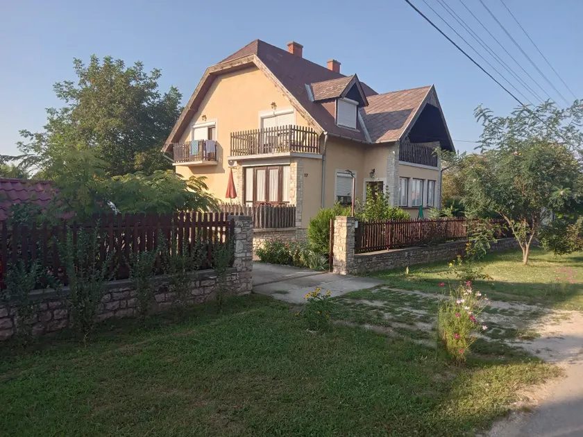 SZIESZTA APARTMAN - Image 1