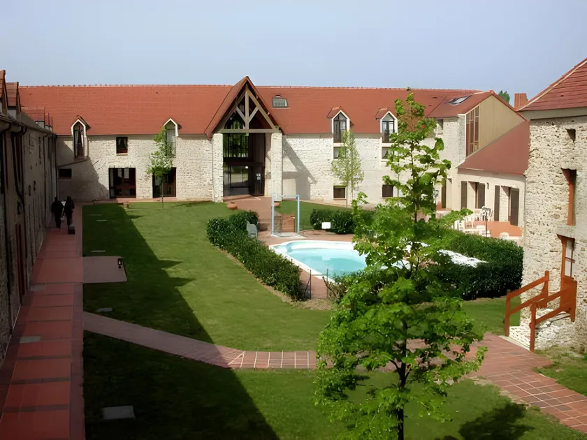 Hotel Les Suites - Domaine de Crécy - Image 1