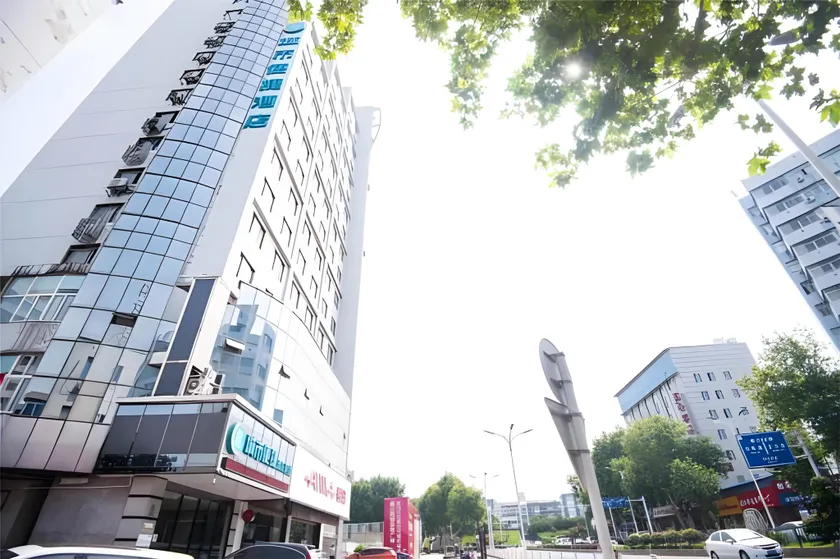 City Comfort Inn Zhenjiang Dashikou Suning Plaza - Image 1
