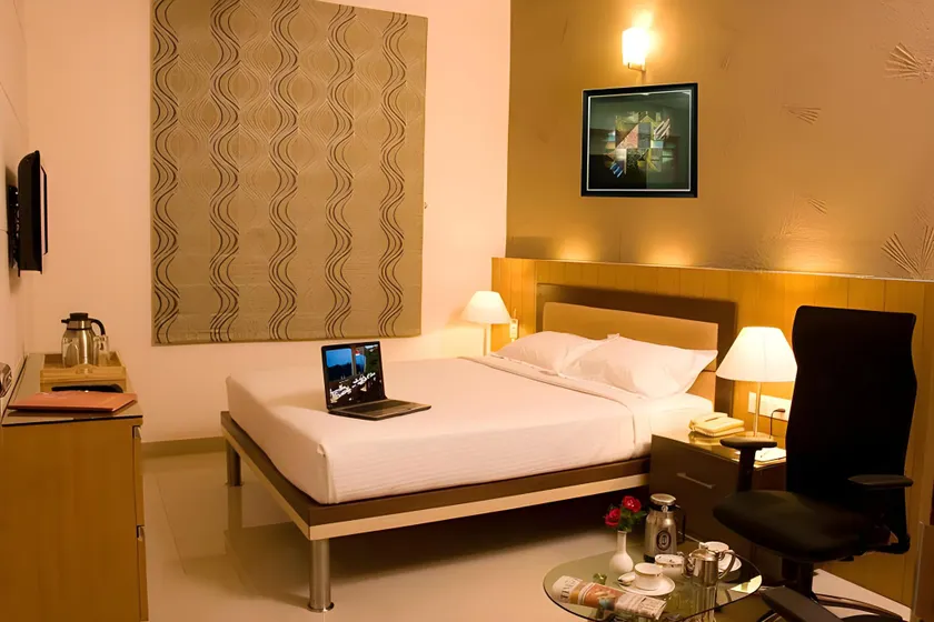 Sandesh Kingston - Image 1