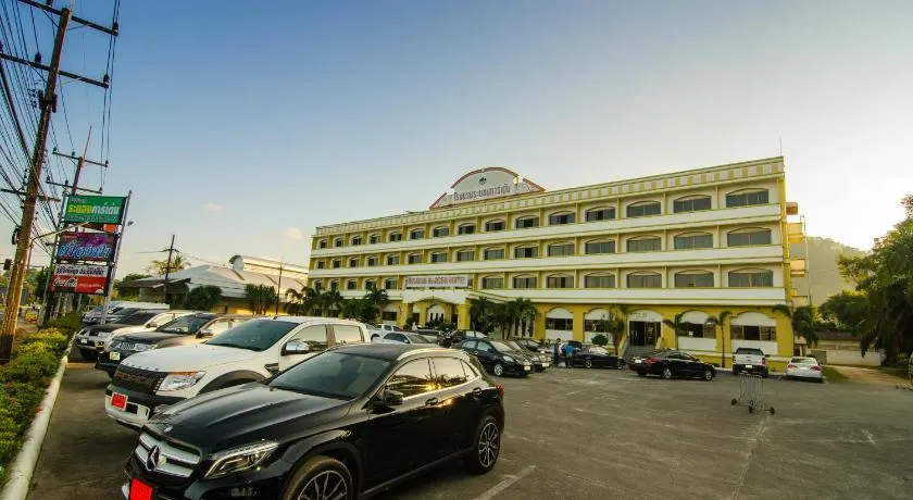 Ranong Garden Hotel - Image 1