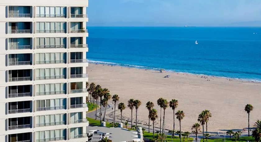Santa Monica Ocenfront 2 Bedroom Villa with Parking - Image 1