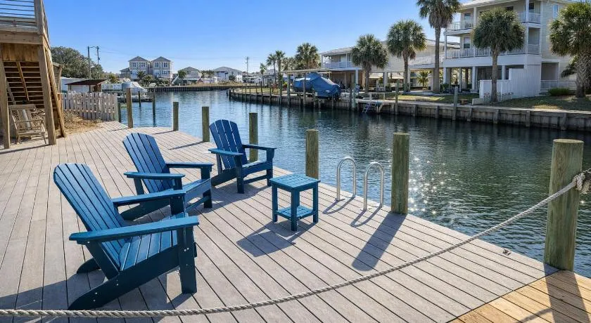 Waterfront Home, Short Walk to Beach, Deck/Balcony - Image 1
