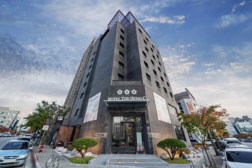 The Hong C Hotel - Image 1