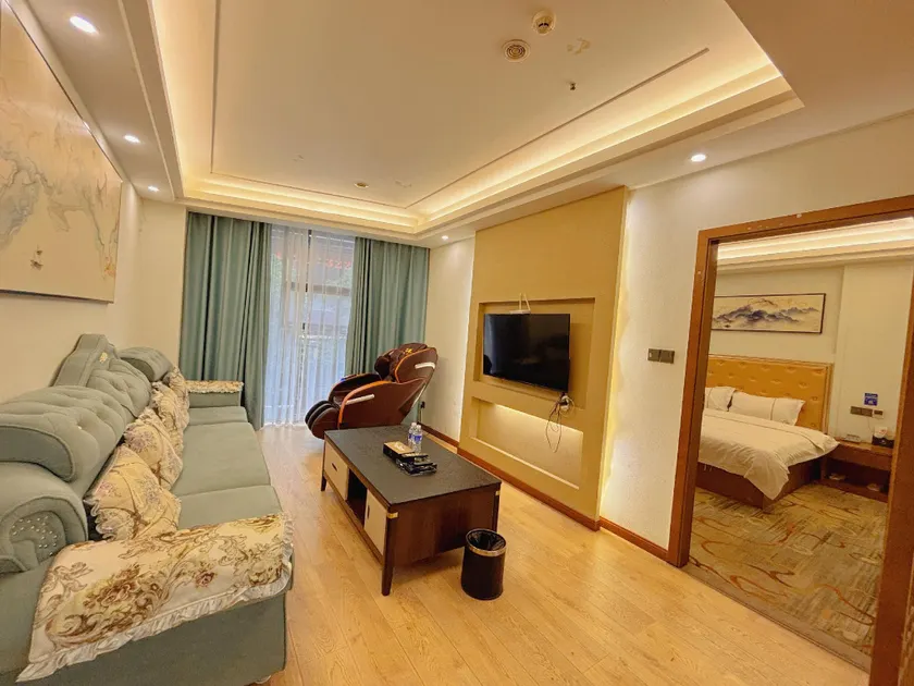 Linshui Zexin Business Hotel - Image 1