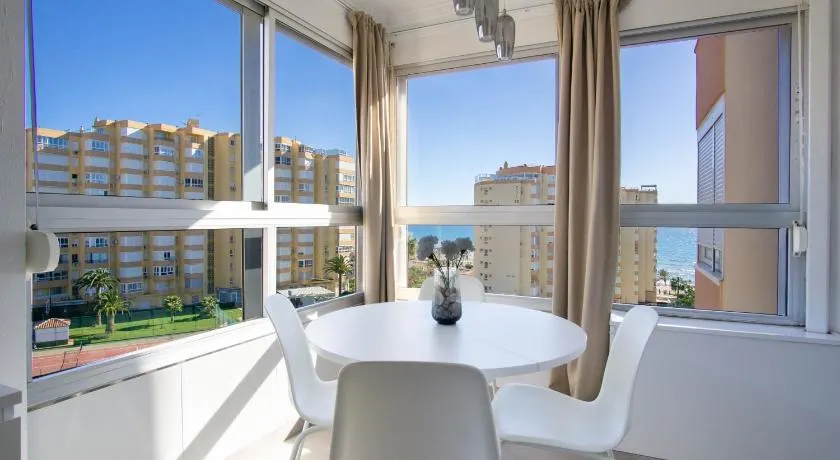 Modern apartment with a wonderful sea view - Image 1