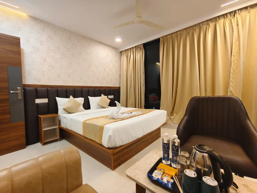 Hotel Vamshi Grand - Image 1