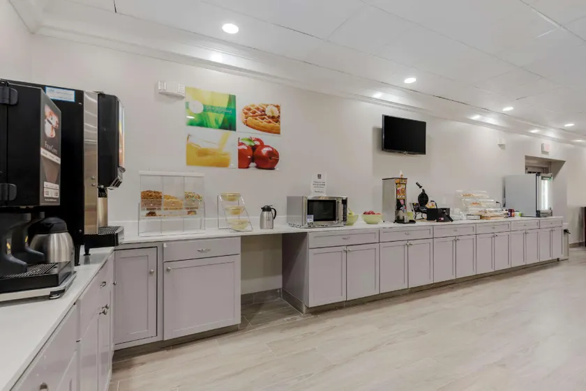 Quality Inn & Suites New Hartford - Utica - Image 1