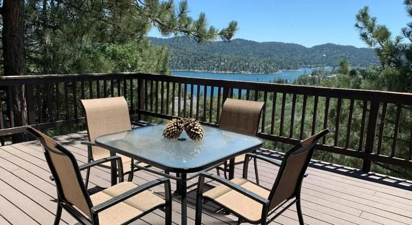 Outrageous Lake View Villa pets ok - Image 1