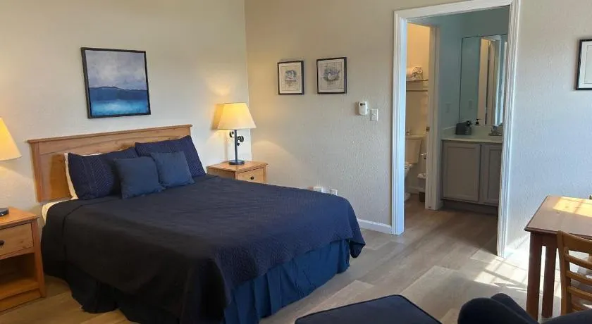 Blue Lagoon Hideaway - Image 1