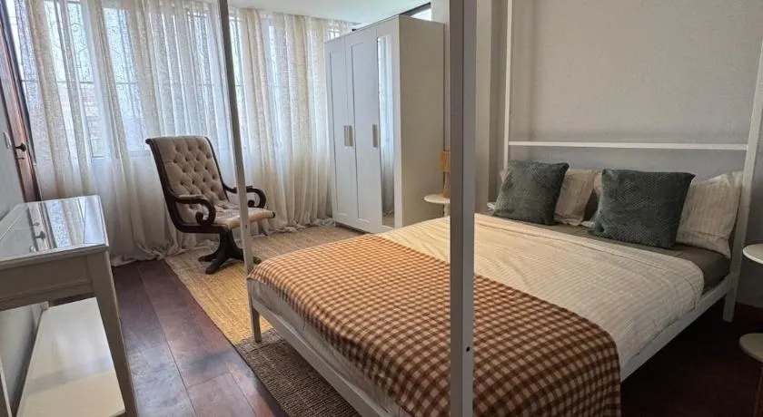 Metro Casa Música Apartments and Rooms - Image 1