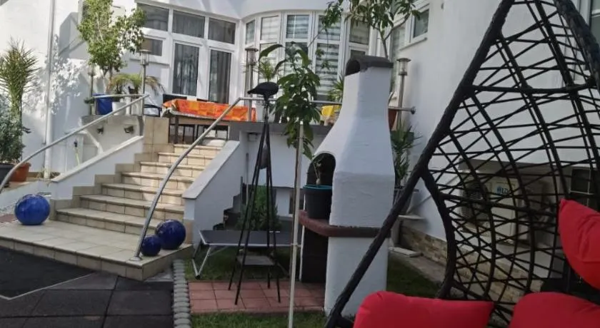 Fitness House with garden - Image 1