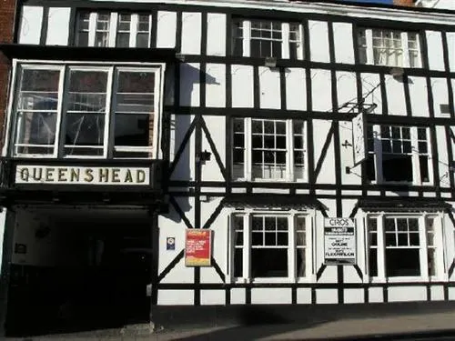 Queens Head Hotel - Image 1