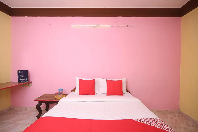 39194 Hotel Ashoka - Image 1
