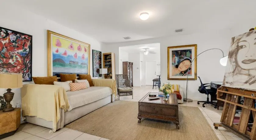Artful 4BR Family Retreat - Image 1