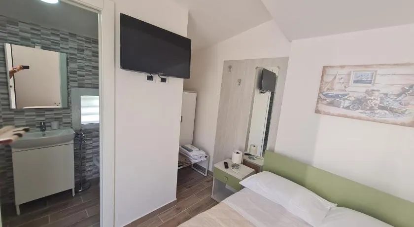 Scauri Rooms B&B - Image 1